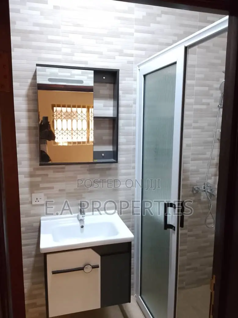 5bdrm House in E A Properties, Frafraha for sale