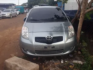 Photo - Toyota Yaris 2010 Gray