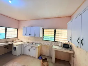 3bdrm Block of Flats in Awoshei Onyinase, Mangoase for rent