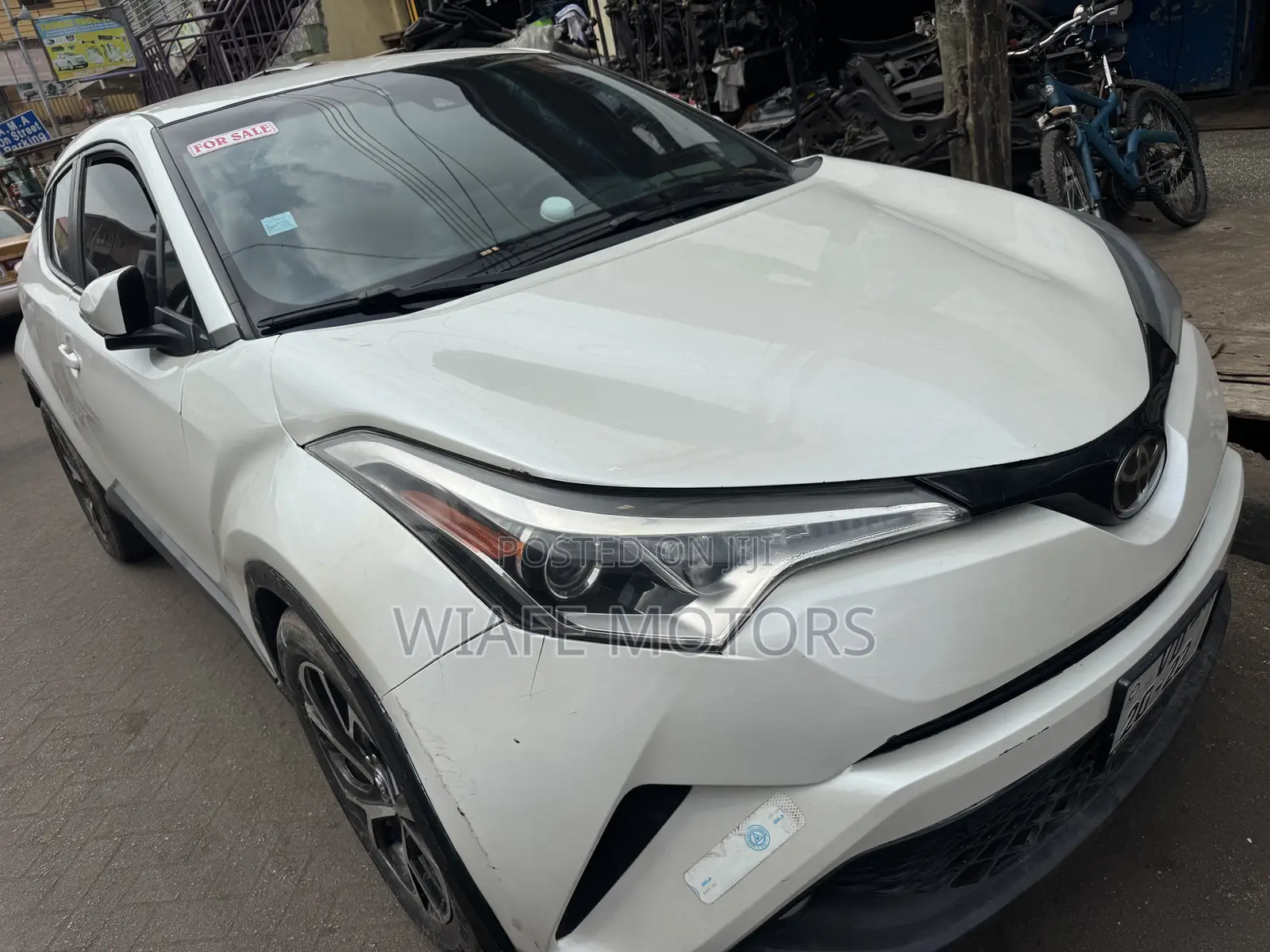 Toyota C-HR XLE FWD 2019 White