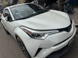Toyota C-HR XLE FWD 2019 White
