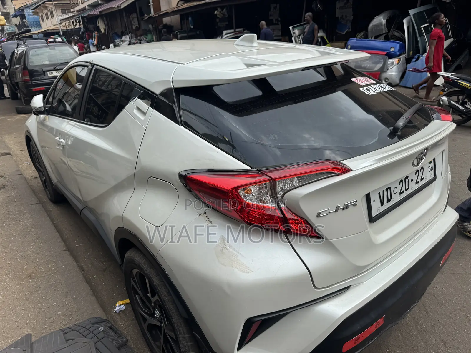 Toyota C-HR XLE FWD 2019 White