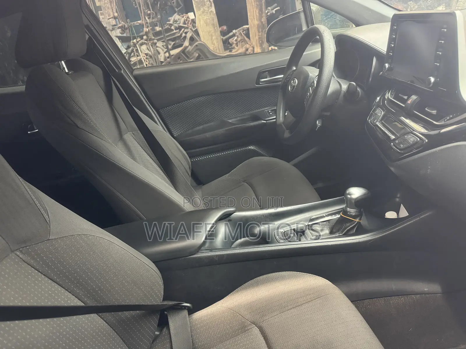Toyota C-HR XLE FWD 2019 White