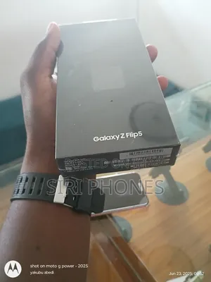 New Samsung Galaxy Z Flip 5 256 GB Green