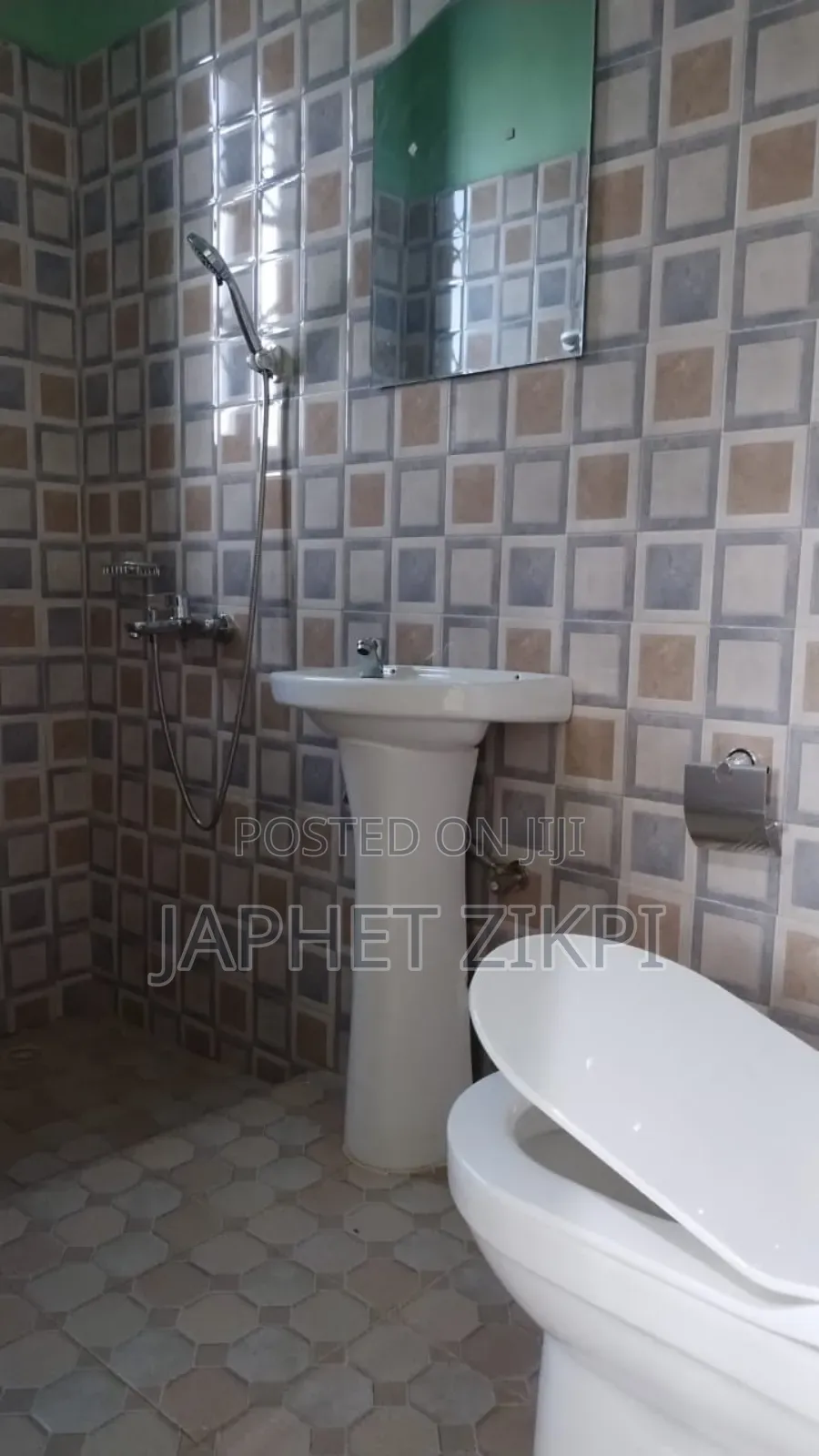 18bdrm Apartment in Kwabenya for sale