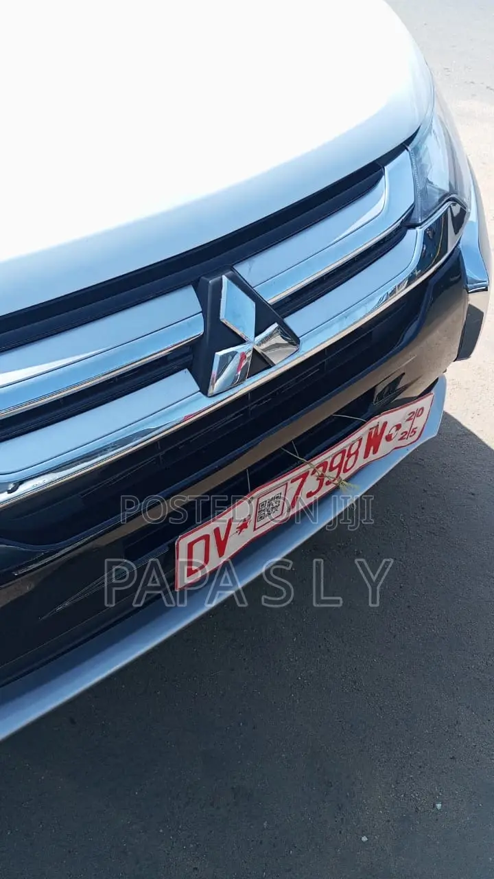 Mitsubishi Outlander ES FWD 2017 White