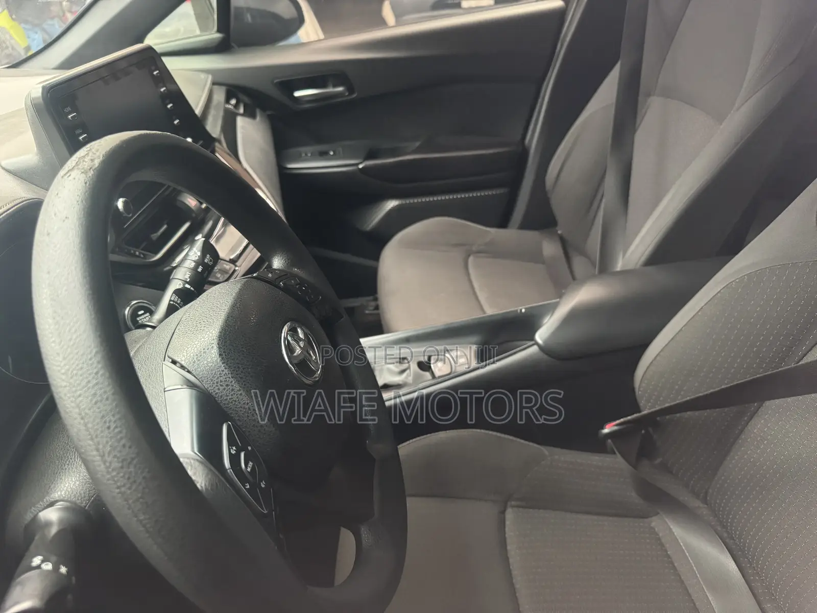 Toyota C-HR XLE FWD 2019 White