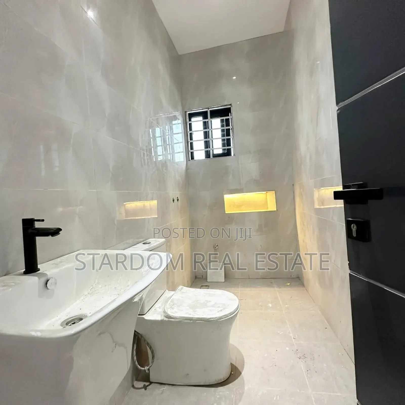 3bdrm Duplex in East Legon Hills for sale