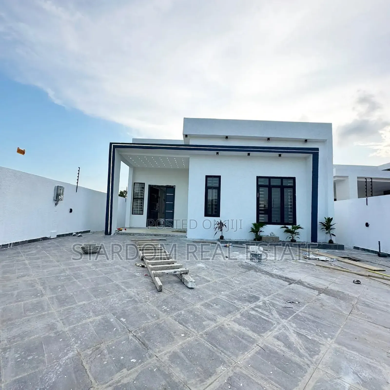 3bdrm Duplex in East Legon Hills for sale