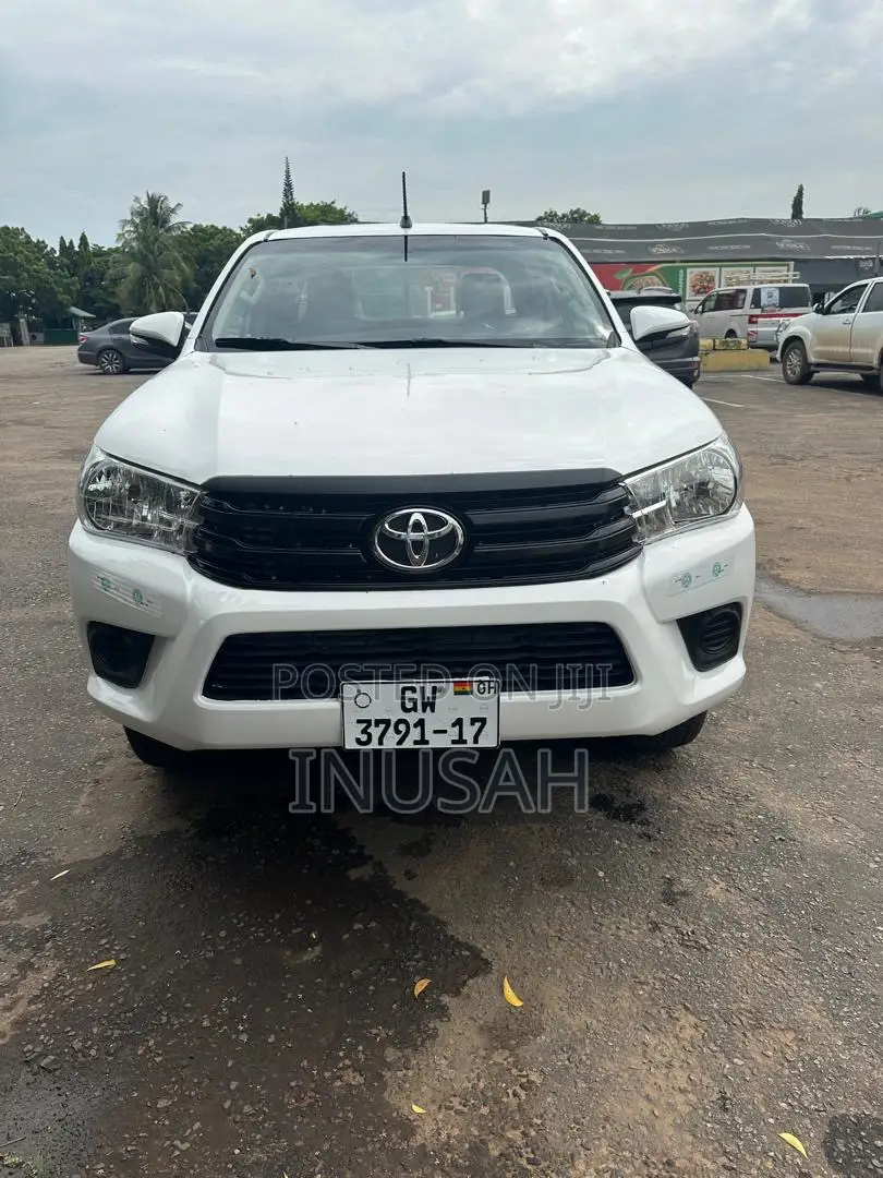 Toyota Hilux SR 4x4 2017 White