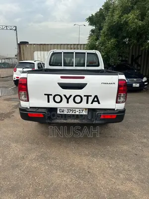 Toyota Hilux SR 4x4 2017 White