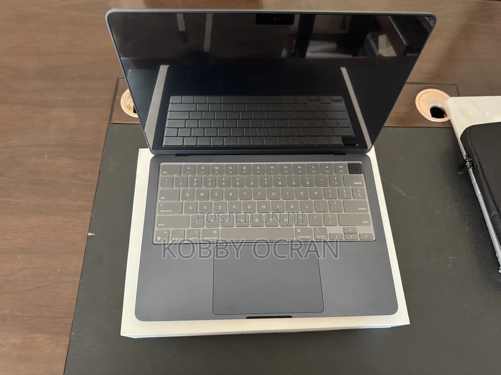 Laptop Apple MacBook Air 2022 M2 8GB Apple M2 SSD 256GB