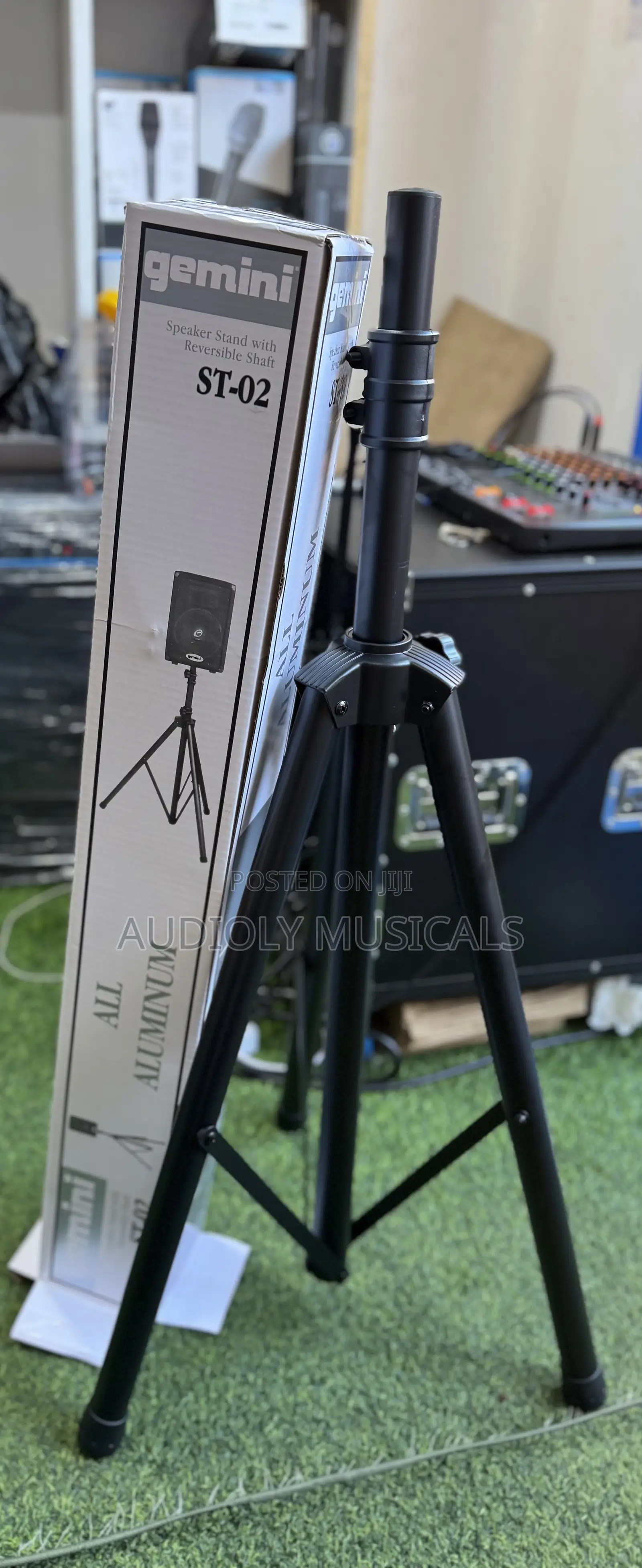 Speaker Stand With Reversible Shaft