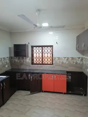 3bdrm House in E A Properties, Amasaman for sale