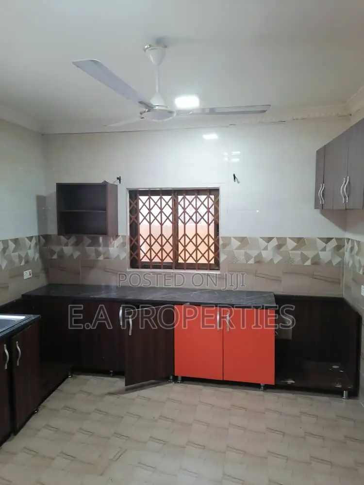 3bdrm House in E A Properties, Amasaman for sale
