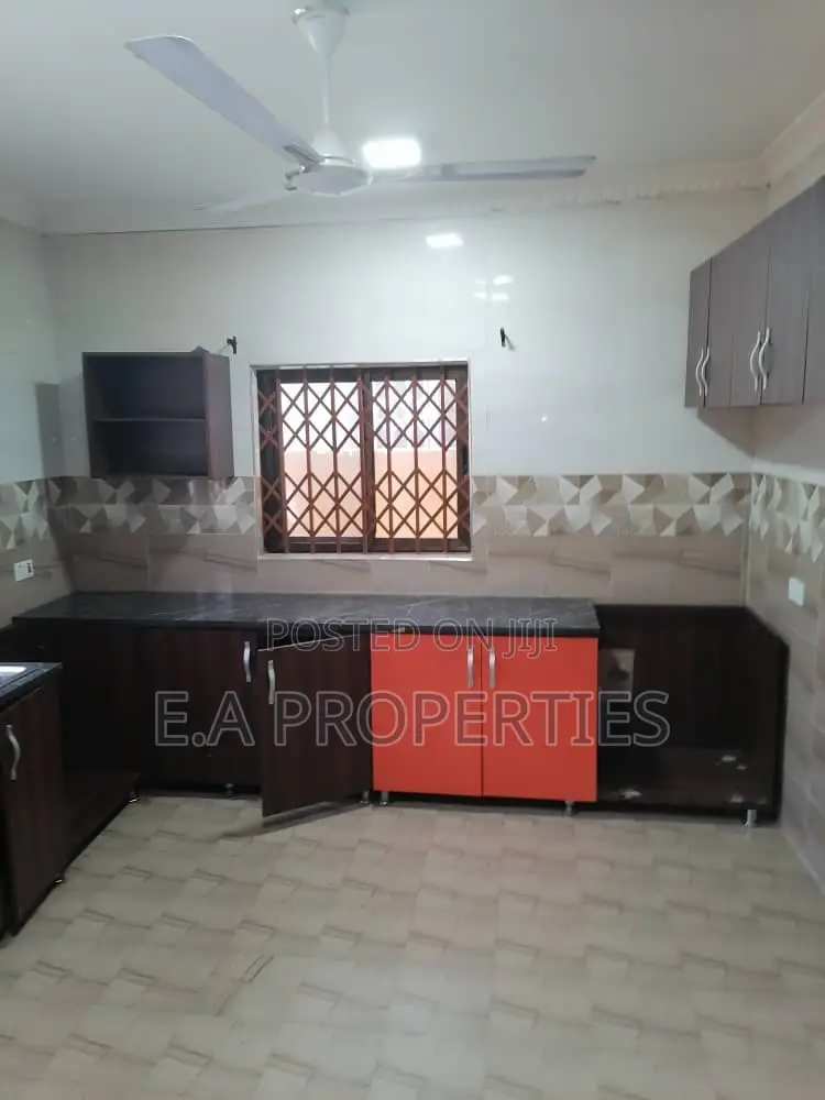 3bdrm House in E A Properties, Amasaman for sale