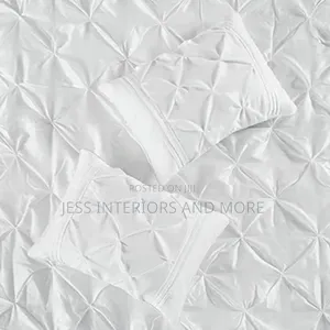 Madison Park Laurel Duvet and Sham Set
(Queen Size)