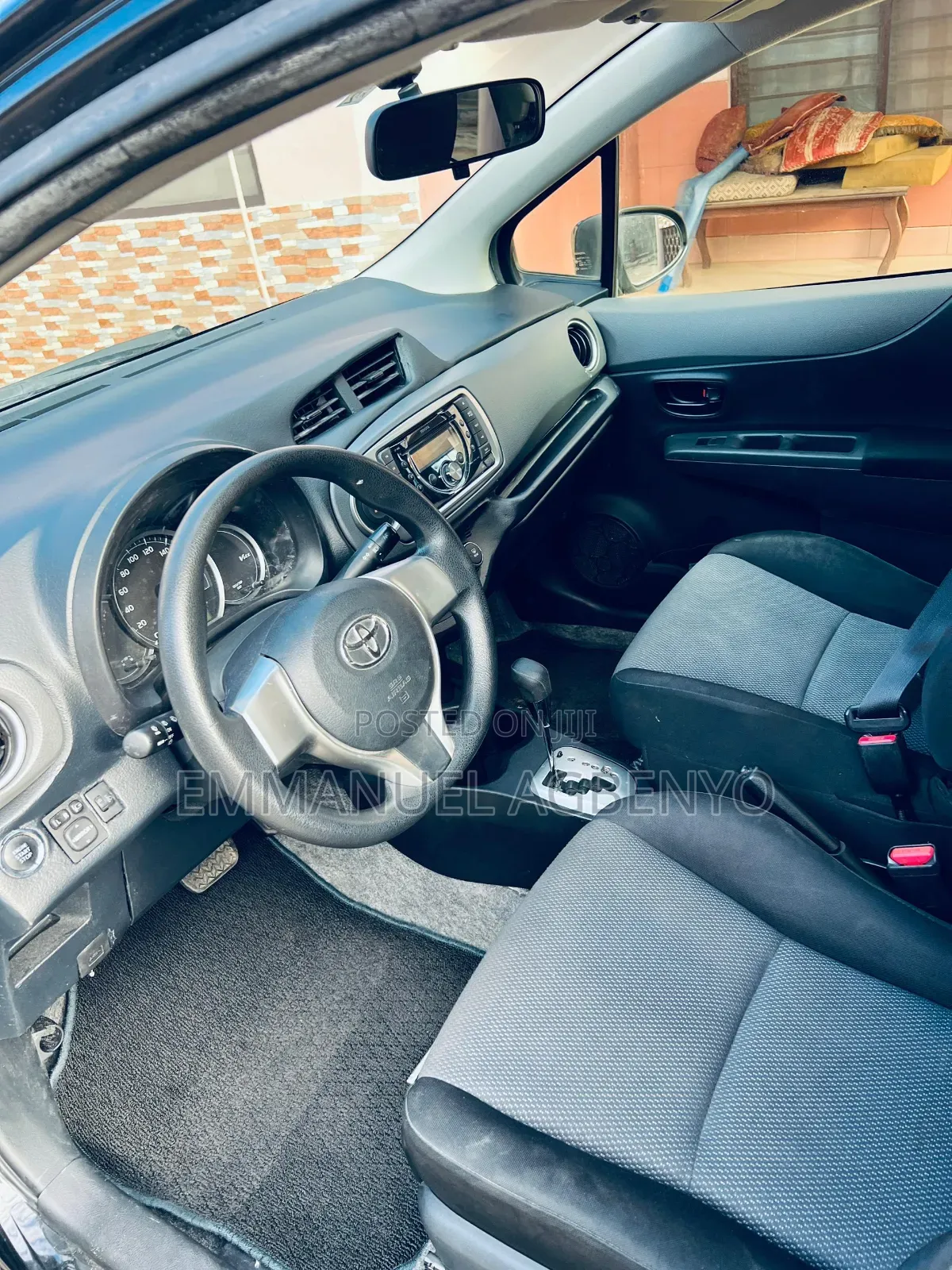 Toyota Vitz 1.3 FWD 5dr 2014 Black