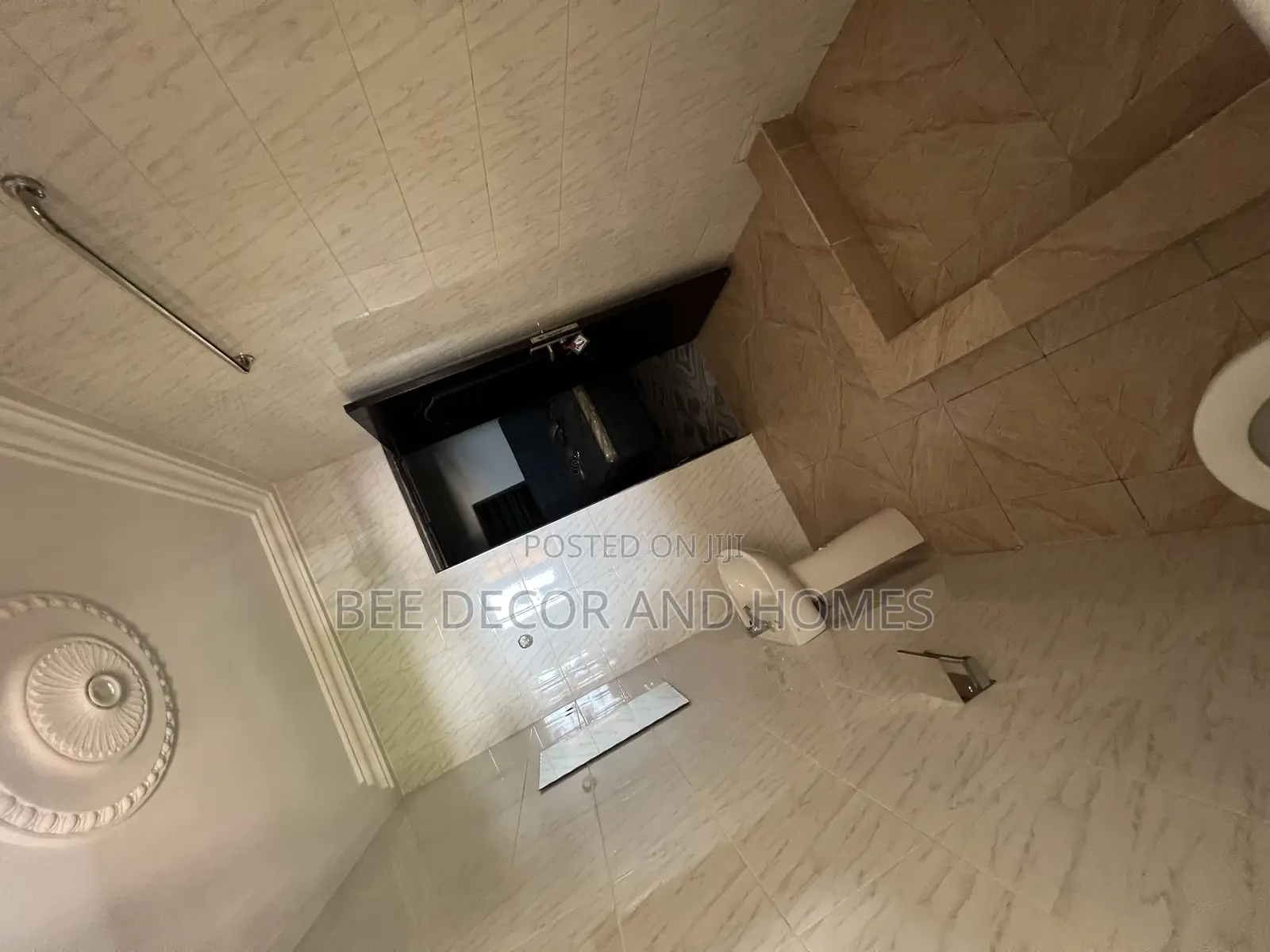 3bdrm Apartment in Bee 🐝 Decor & Homes, Old Ashomang for rent