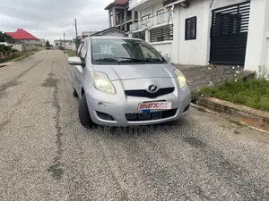 Photo - Toyota Vitz 1.0 FWD 5dr 2010 Gray
