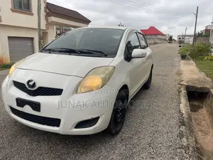 Photo - Toyota Vitz 2010 White