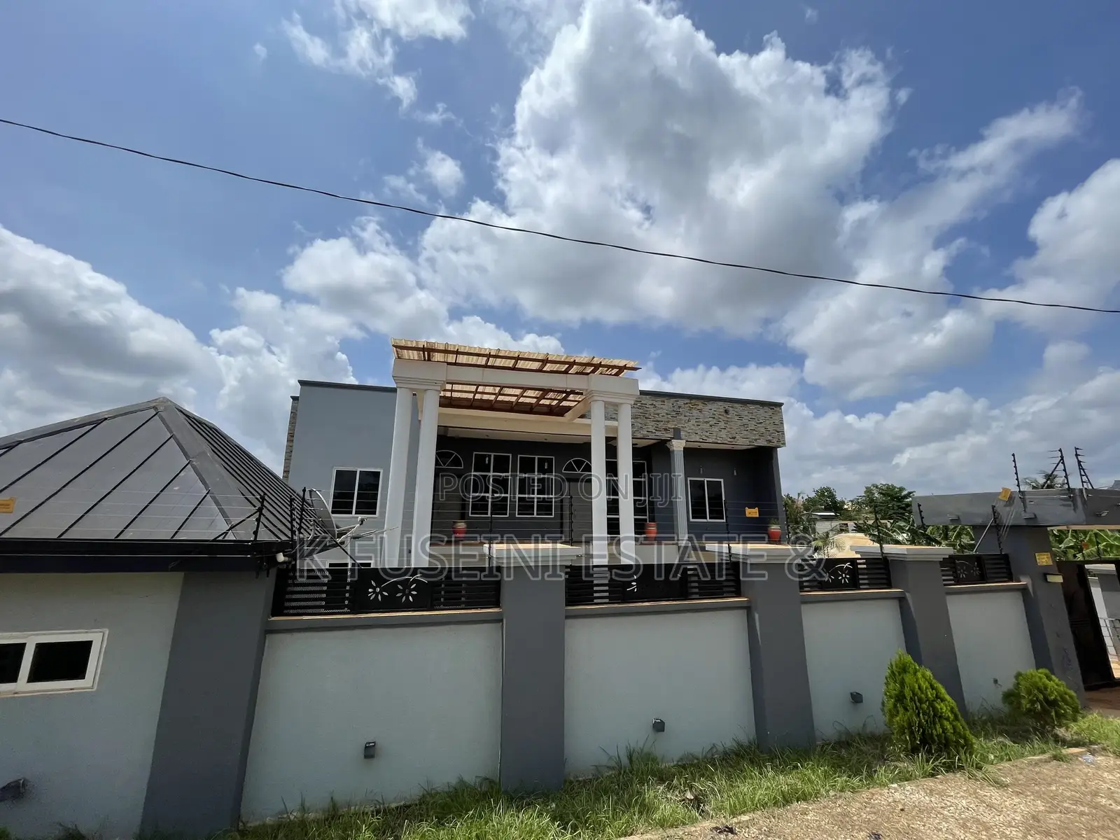 6bdrm House in K Fuseini Estate, Kumasi Metropolitan for sale