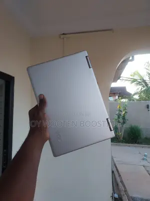 New Laptop Lenovo Yoga 710 8GB Intel Core I5 SSD 256GB