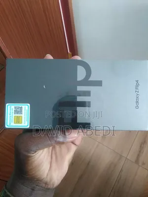 New Samsung Galaxy Z Flip4 128 GB Black