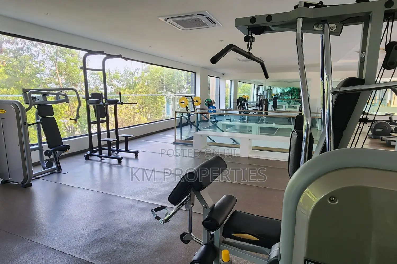 2-Beds Airbnb Apartment at Embassy Gardens