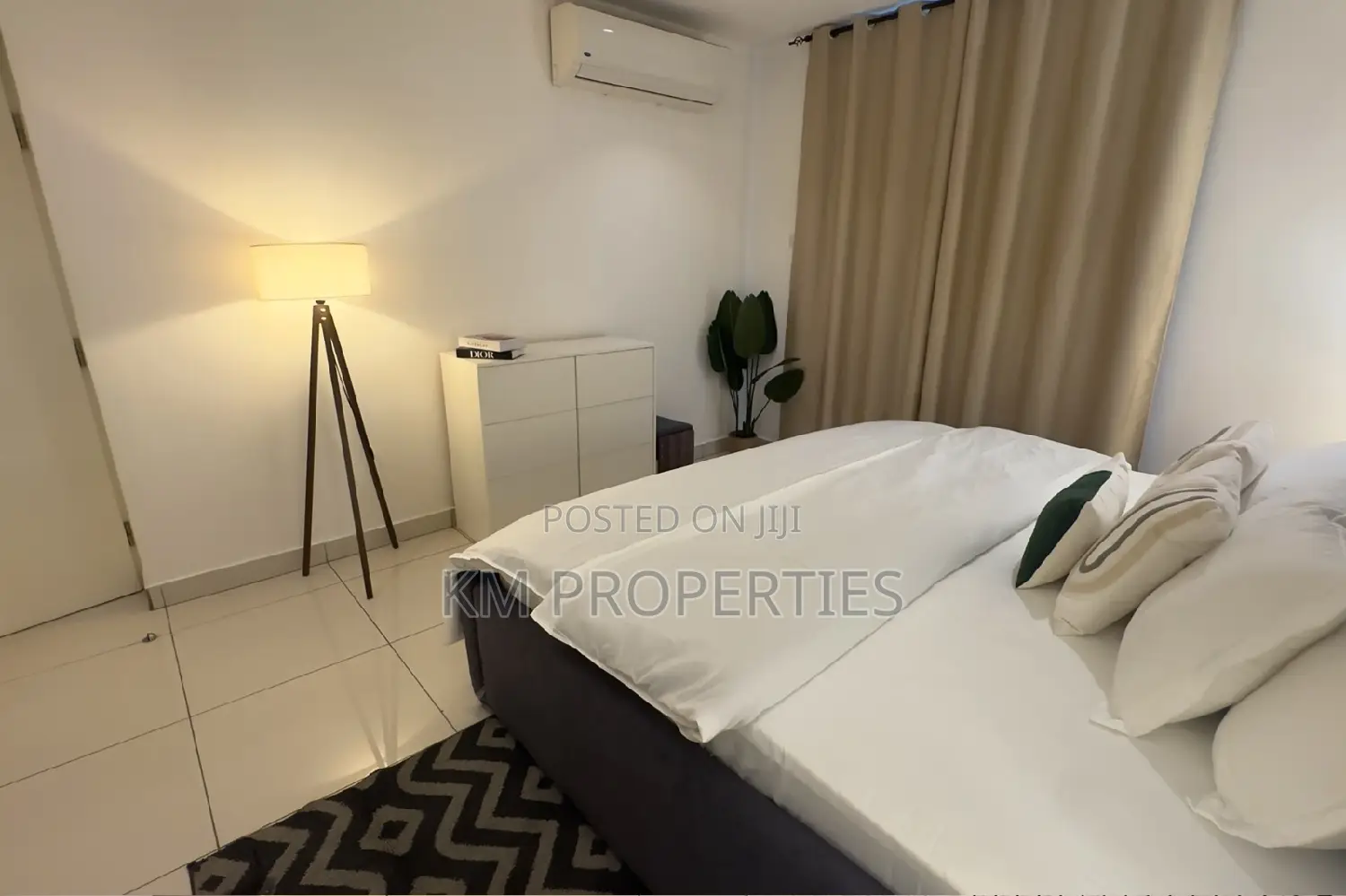 2-Beds Airbnb Apartment at Embassy Gardens
