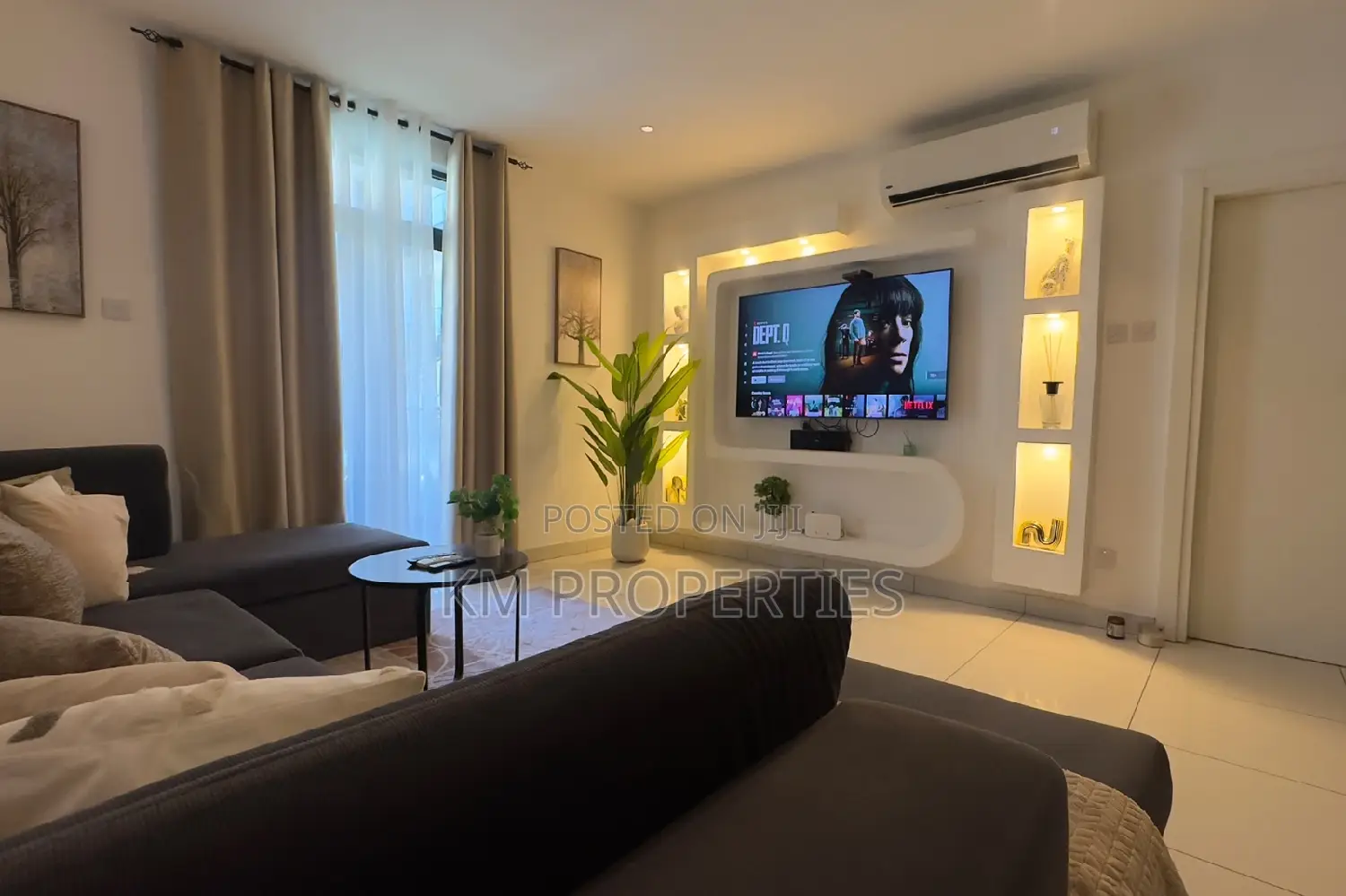 2-Beds Airbnb Apartment at Embassy Gardens
