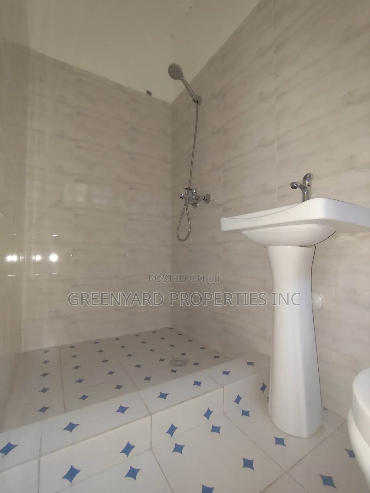 3bdrm Apartment in Adjiringanor, East Legon for rent