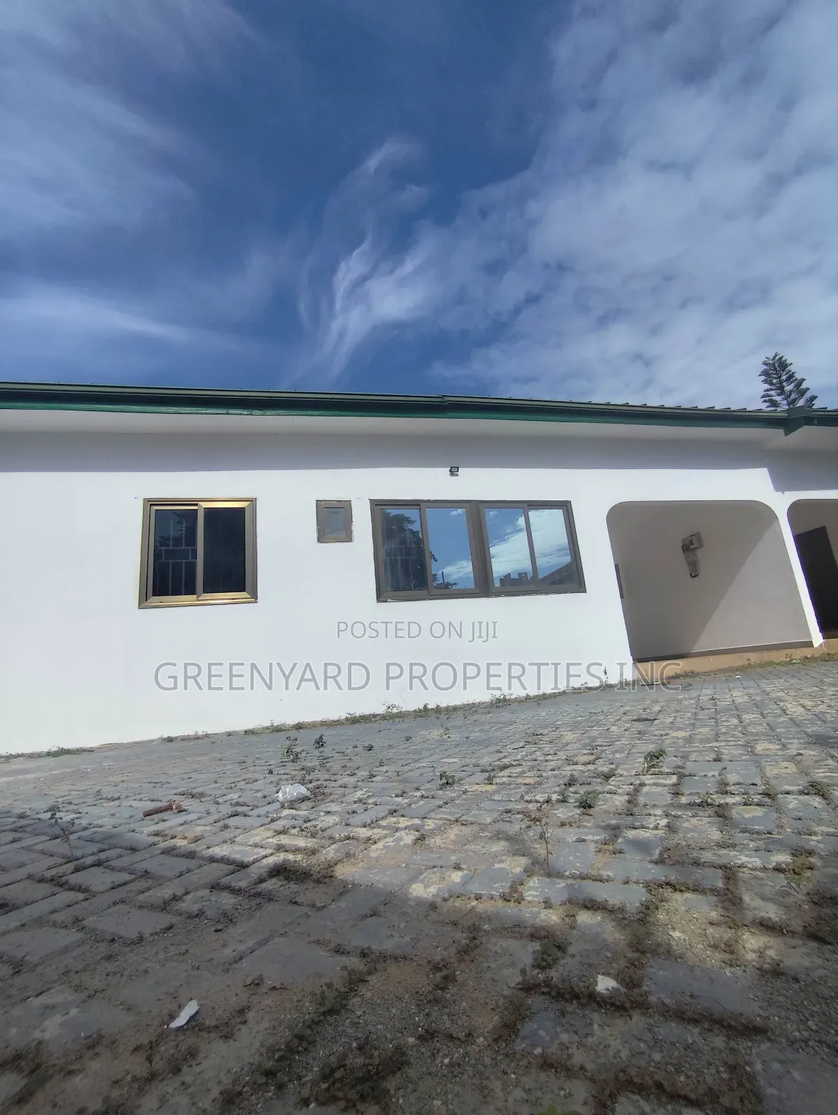 3bdrm Apartment in Adjiringanor, East Legon for rent
