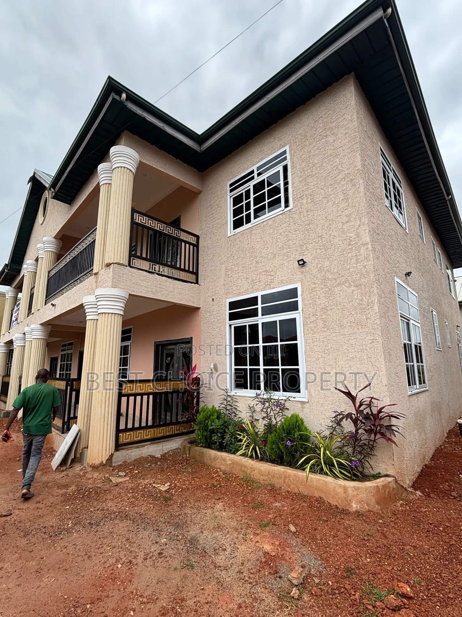 3bdrm Apartment in Chicken Man Pizza, Frafraha for rent
