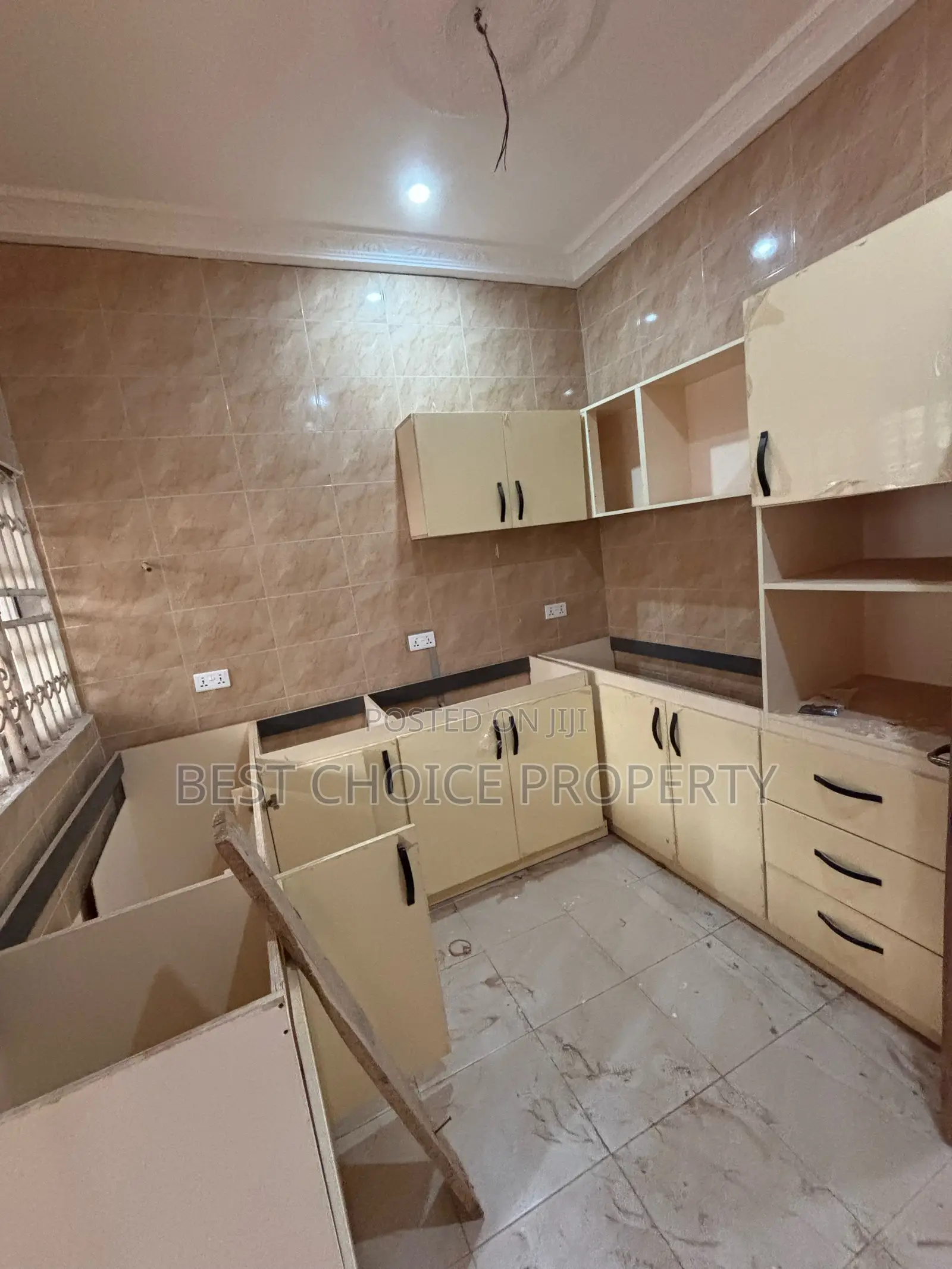3bdrm Apartment in Chicken Man Pizza, Frafraha for rent