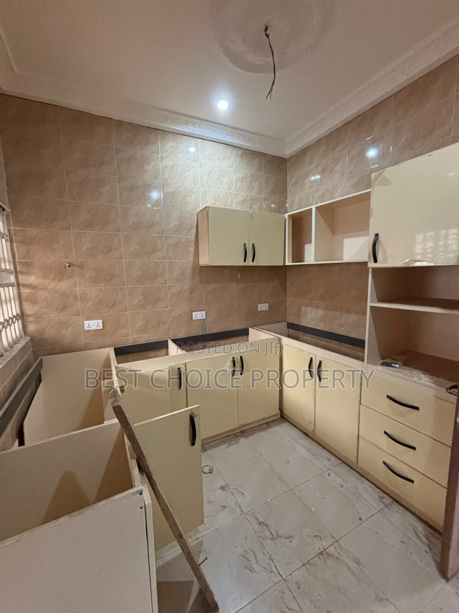 3bdrm Apartment in Chicken Man Pizza, Frafraha for rent