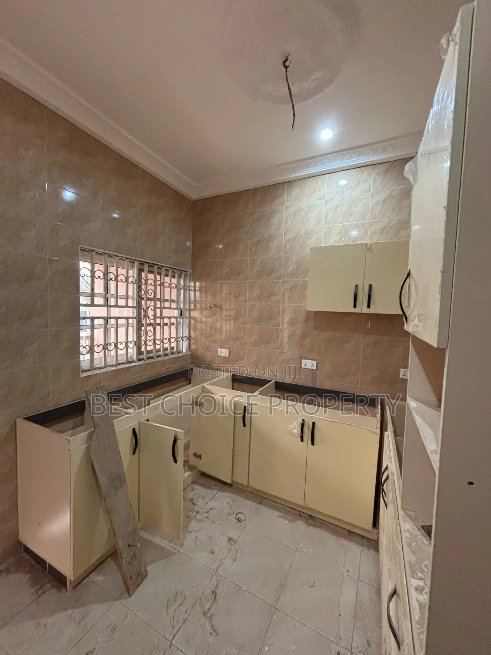 3bdrm Apartment in Chicken Man Pizza, Frafraha for rent