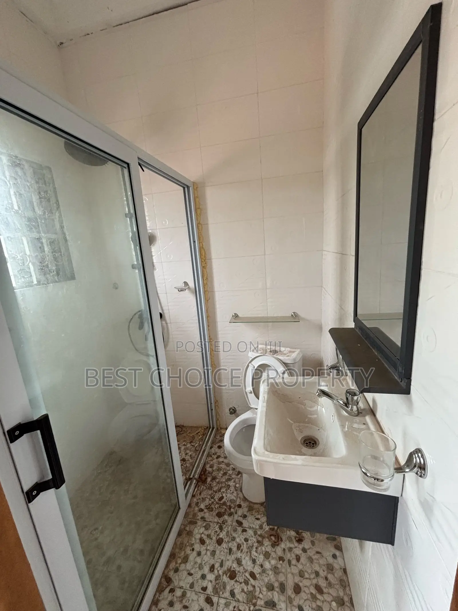 3bdrm Apartment in Chicken Man Pizza, Frafraha for rent