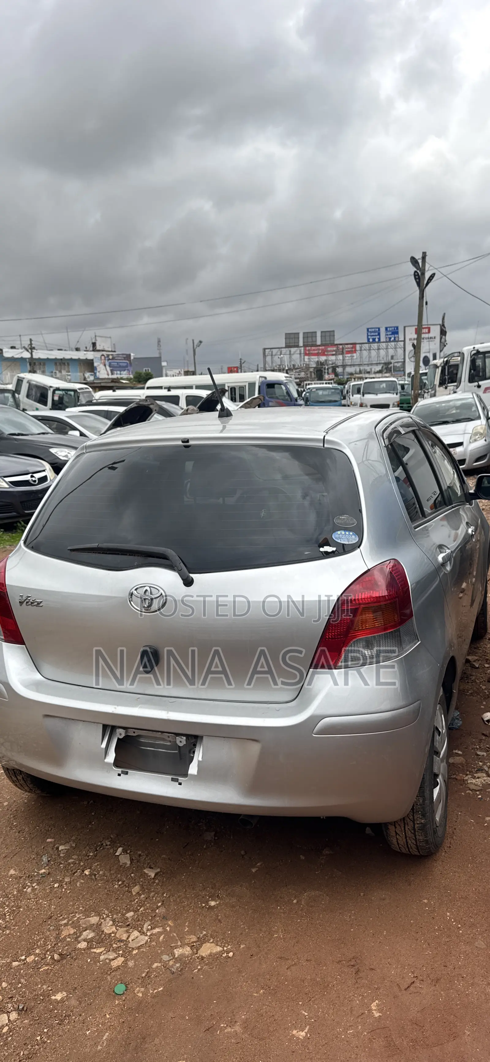 Toyota Vitz 2010 Silver