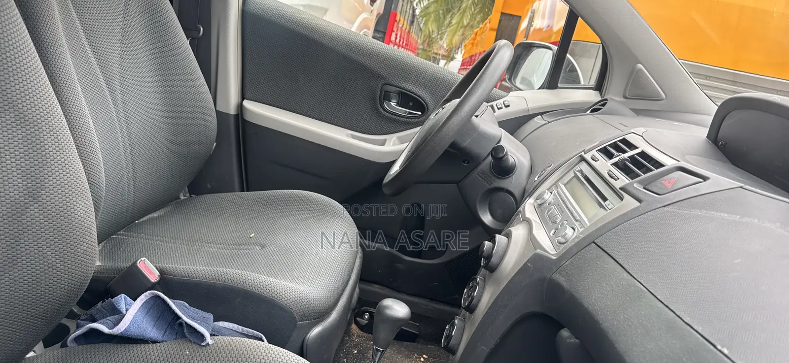 Toyota Vitz 2010 Silver