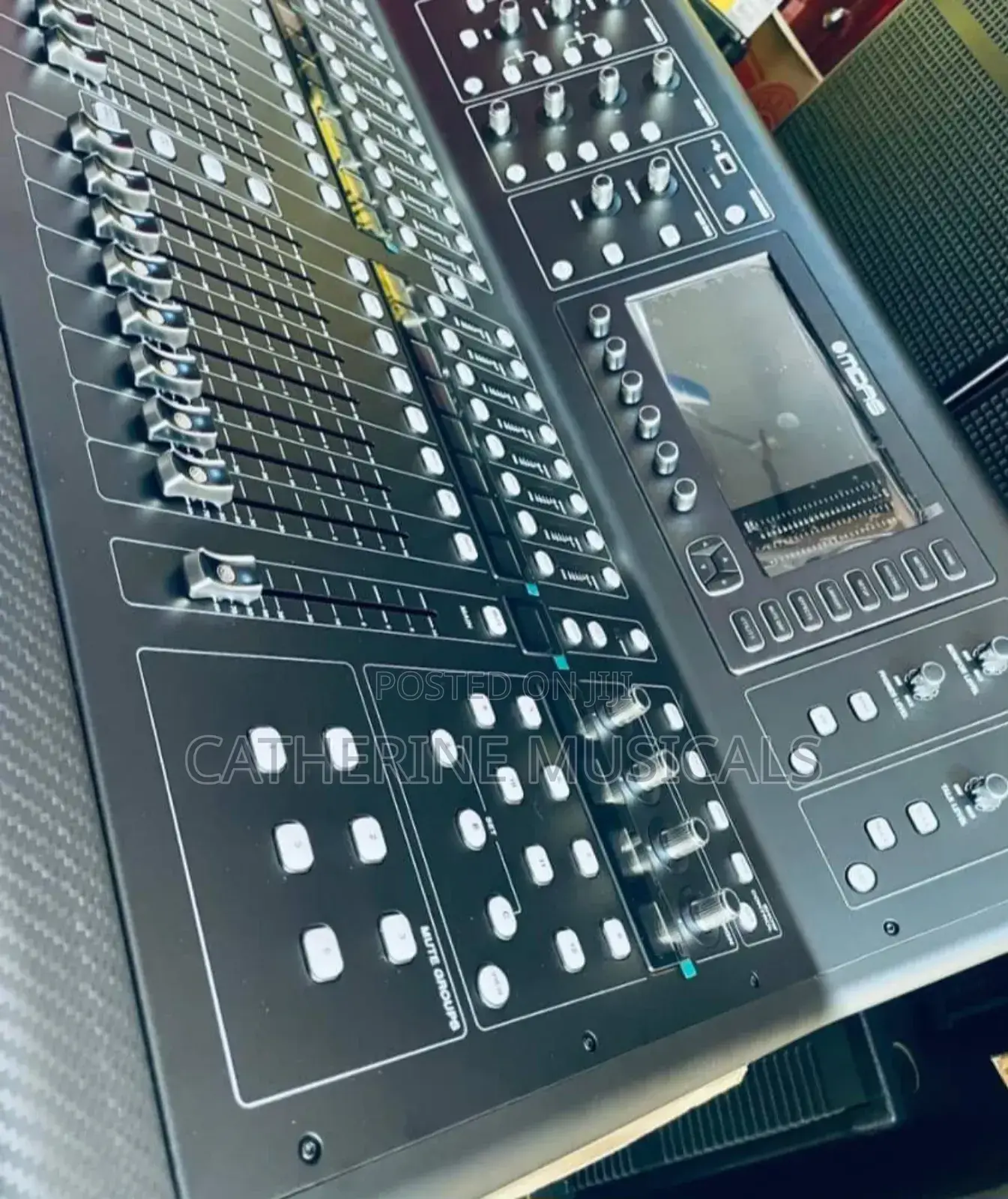 Midas M32 Live Mixer