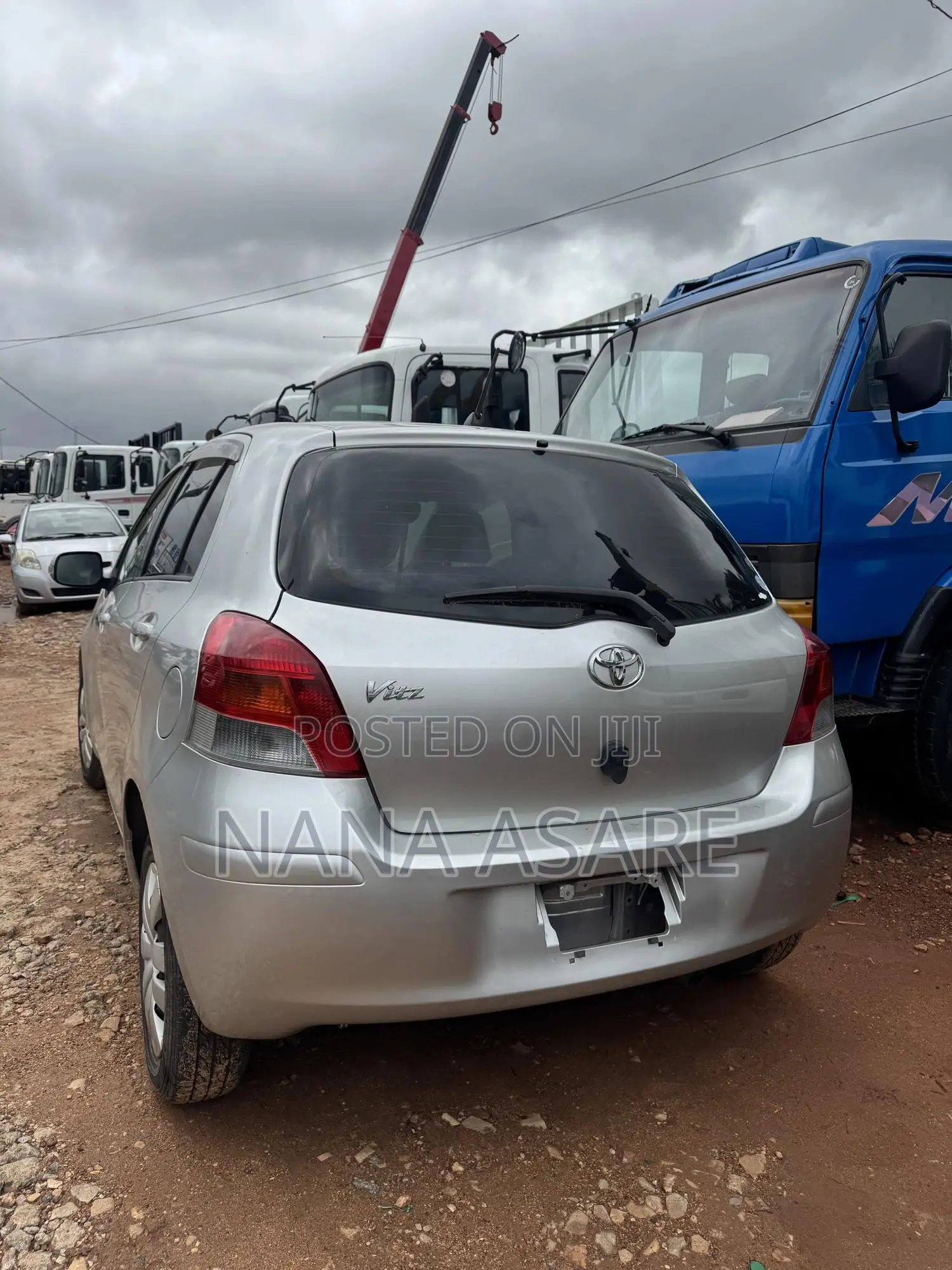 Toyota Vitz 2010 Silver