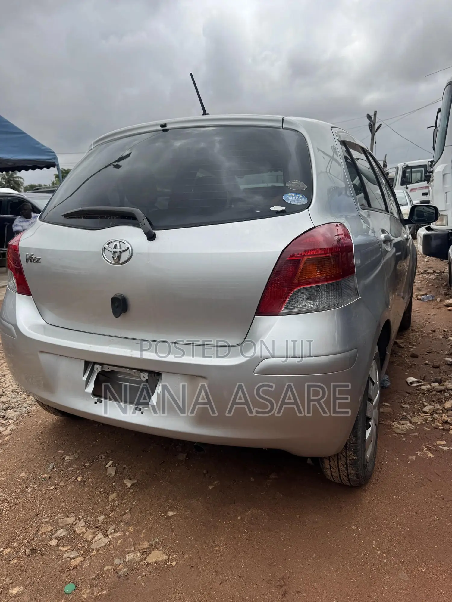 Toyota Vitz 2010 Silver