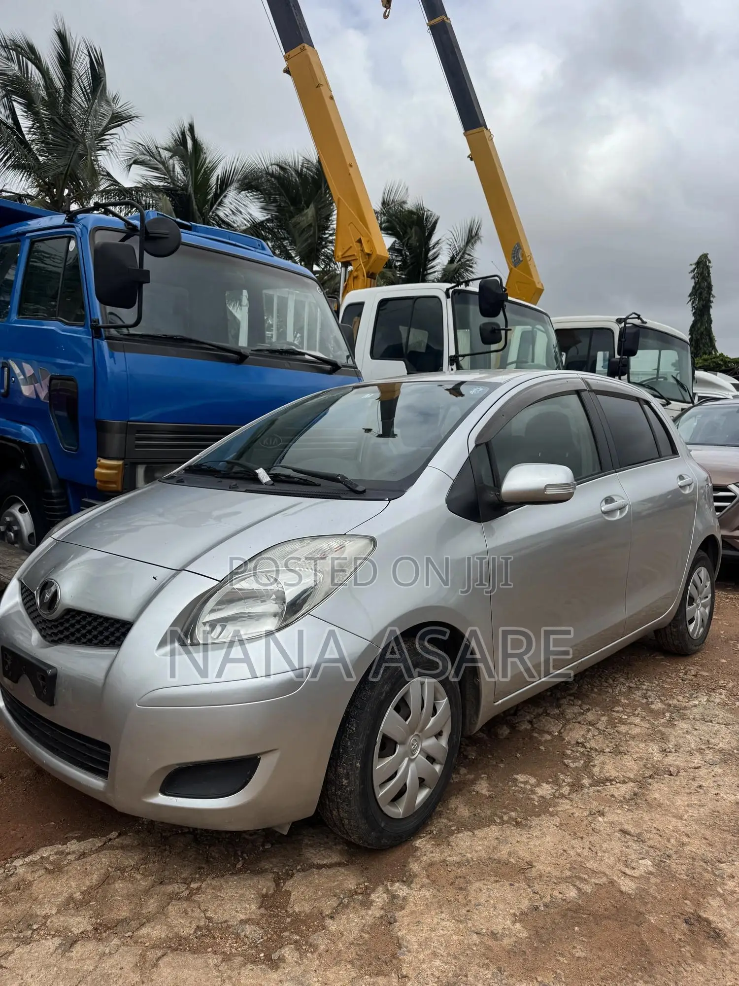 Toyota Vitz 2010 Silver