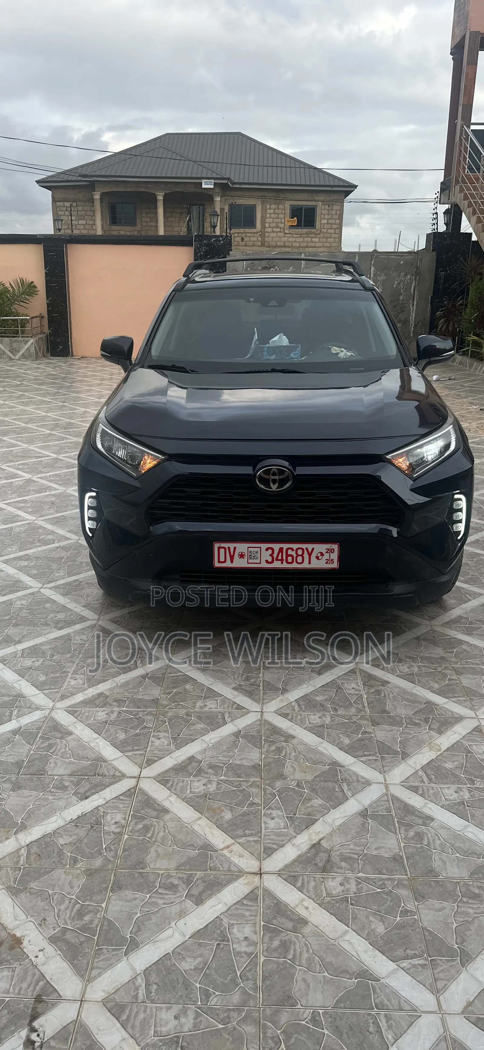 Toyota RAV4 XLE Premium 2021 Blue