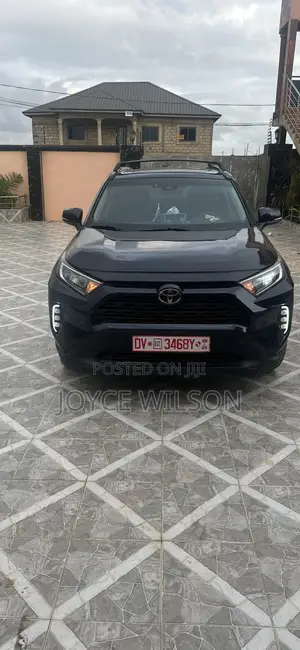 Toyota RAV4 XLE Premium 2021 Blue