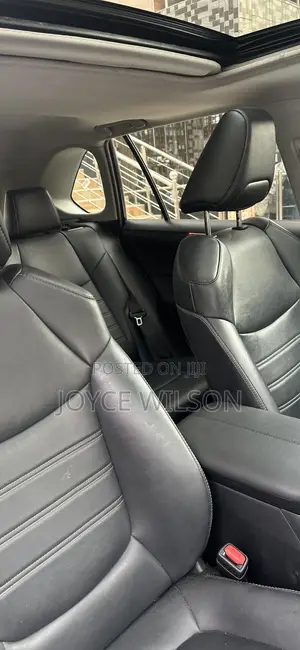 Toyota RAV4 XLE Premium 2021 Blue