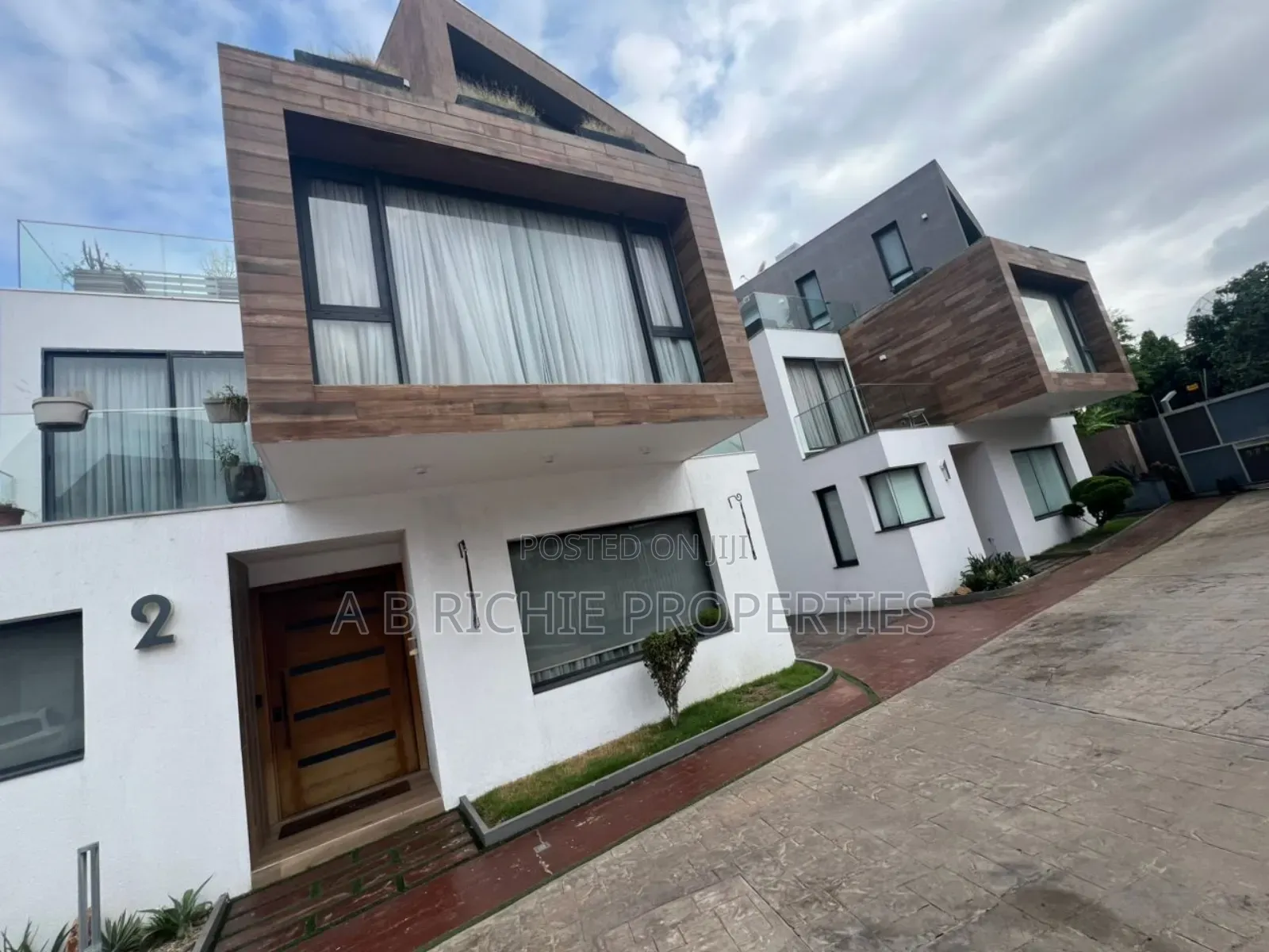 4bdrm Townhouse/Terrace in Ab Richie Properties, Cantonments for sale