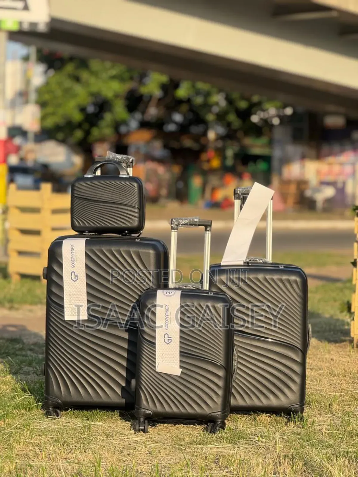 4 in 1 High Durability Anticrake Luggages Set