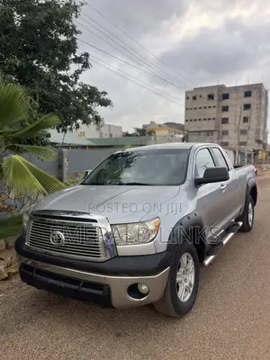 Photo - Toyota Tundra Double Cab 4x4 Limited 2011 Silver